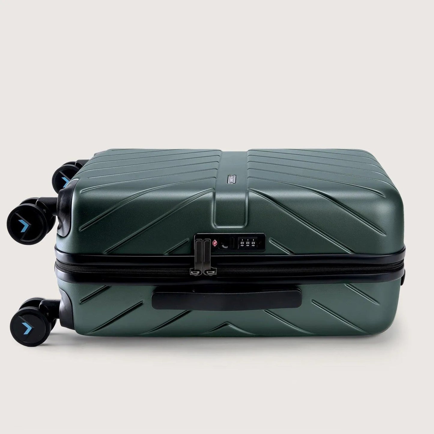 Daren 16-20 Inch Lightweight Hardside Carry-On Suitcase