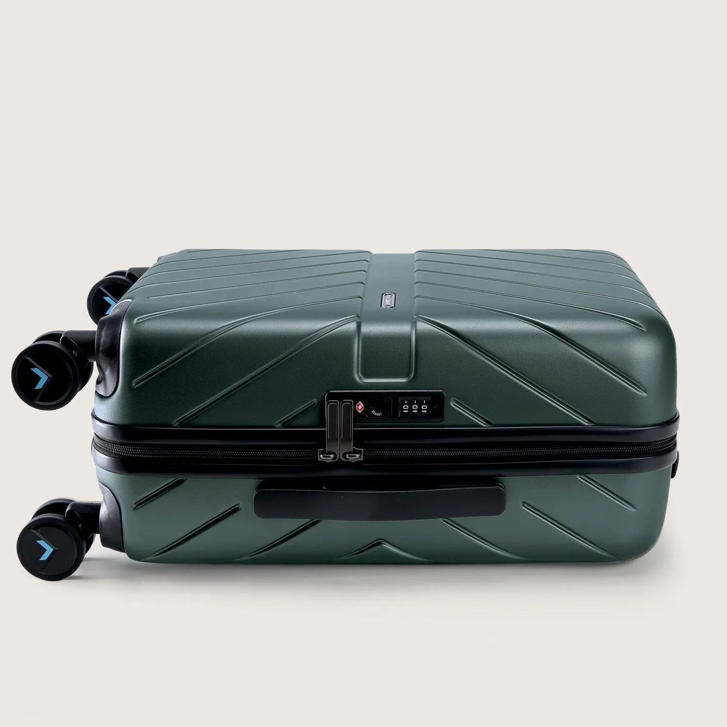 Daren 16-20 Inch Lightweight Hardside Carry-On Suitcase