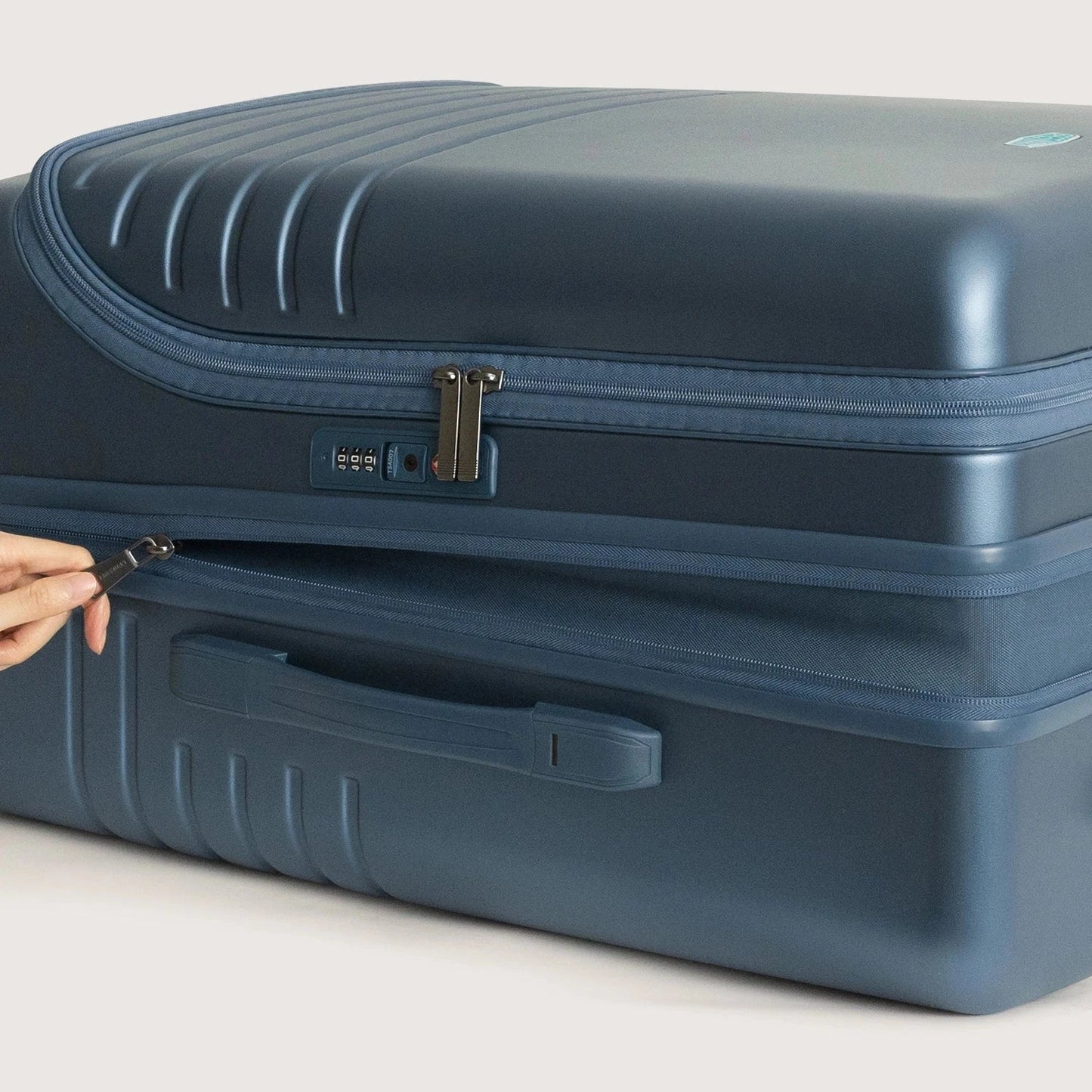 Getaway 24" Check-in: Side-Opening