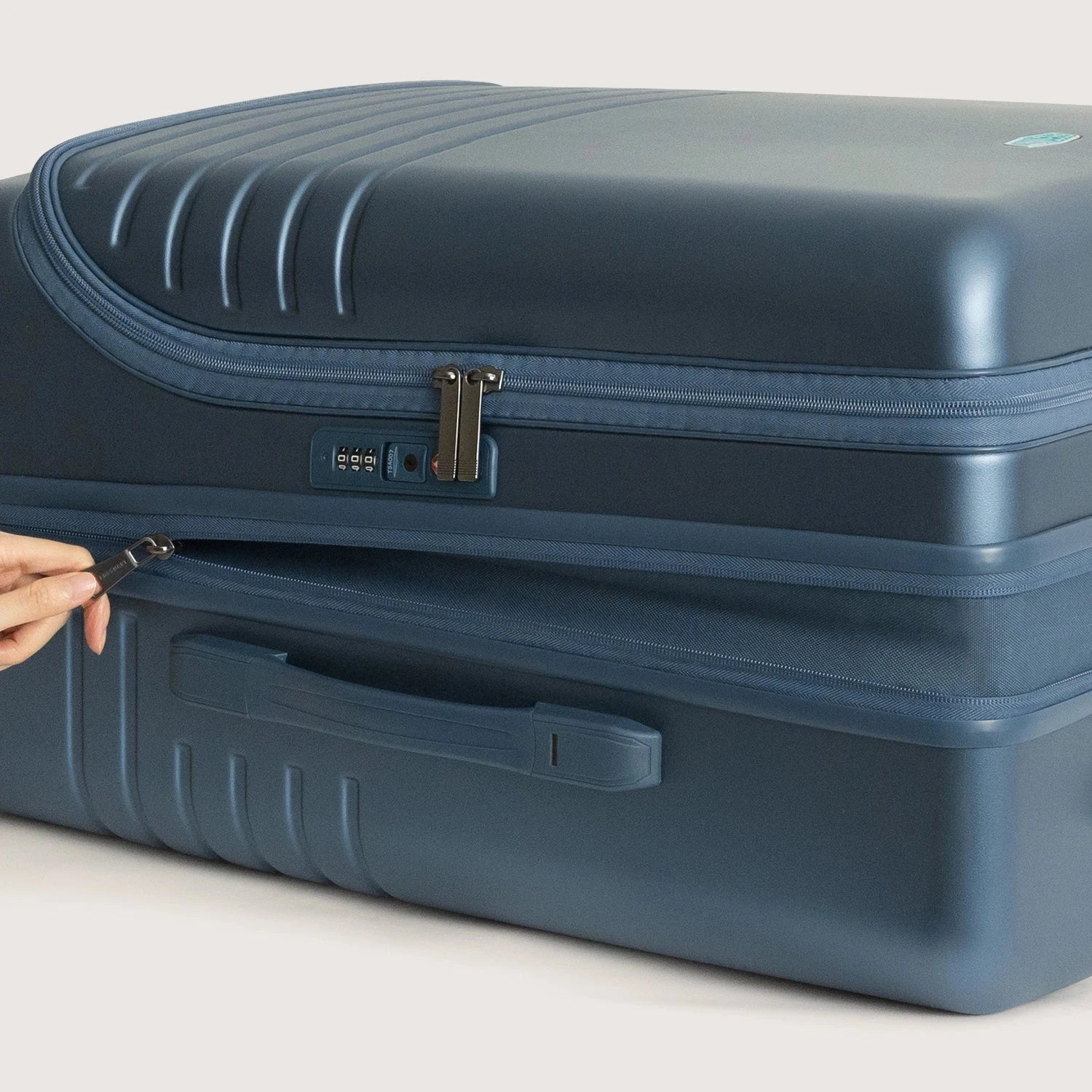 Getaway 24" Check-in: Side-Opening