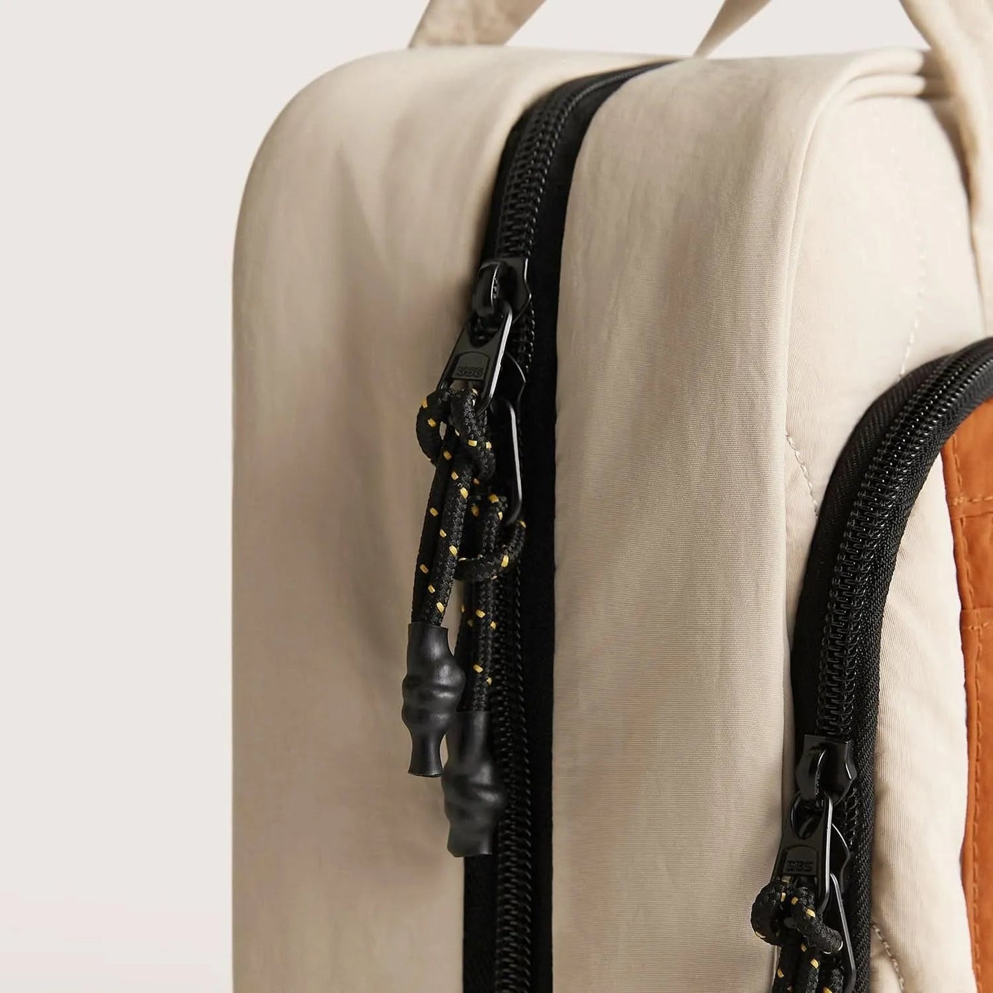 Paz Hanging Toiletry Bag