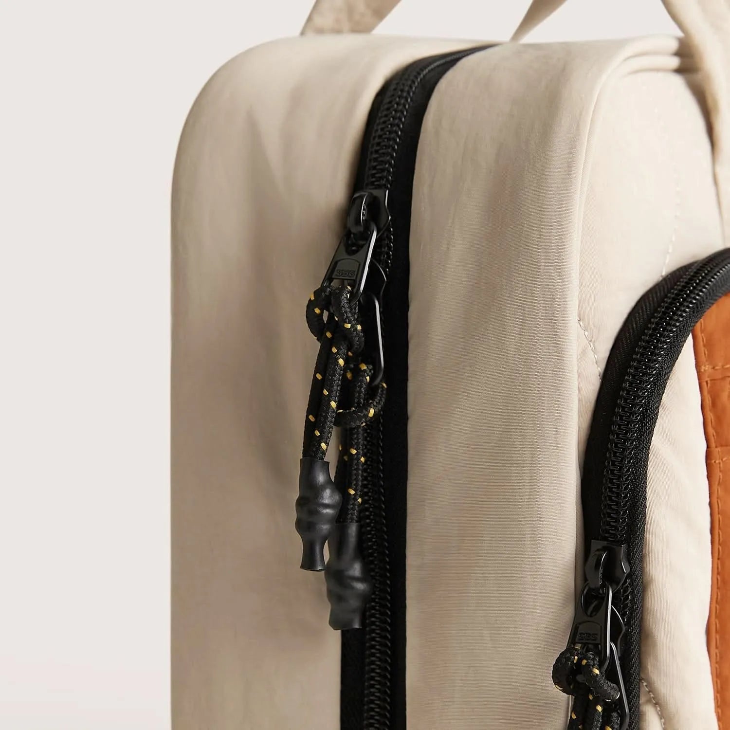 Paz Hanging Toiletry Bag