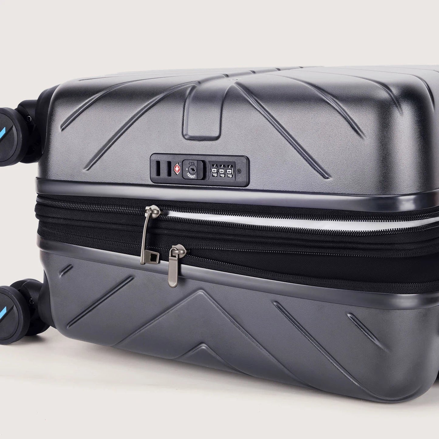 Daren 16-20 Inch Lightweight Hardside Carry-On Suitcase