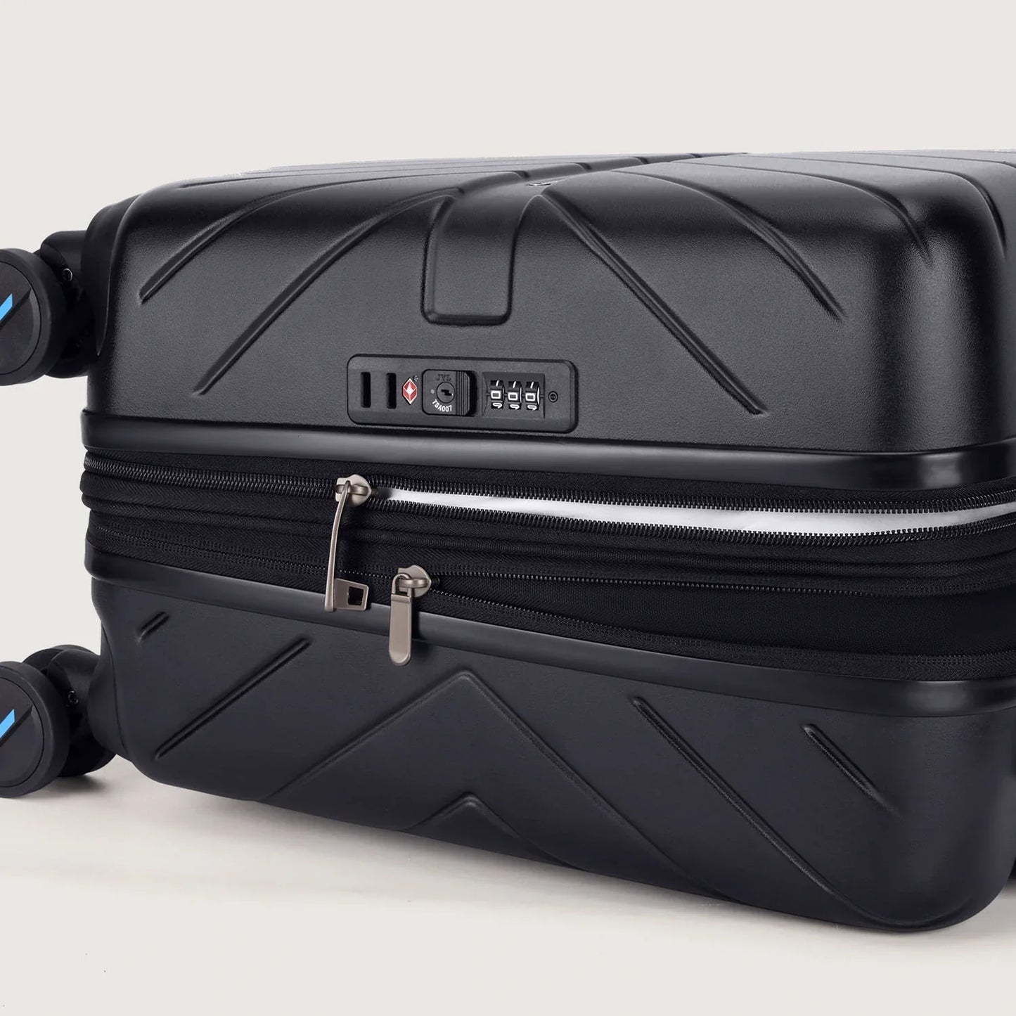 Daren 16-20 Inch Lightweight Hardside Carry-On Suitcase